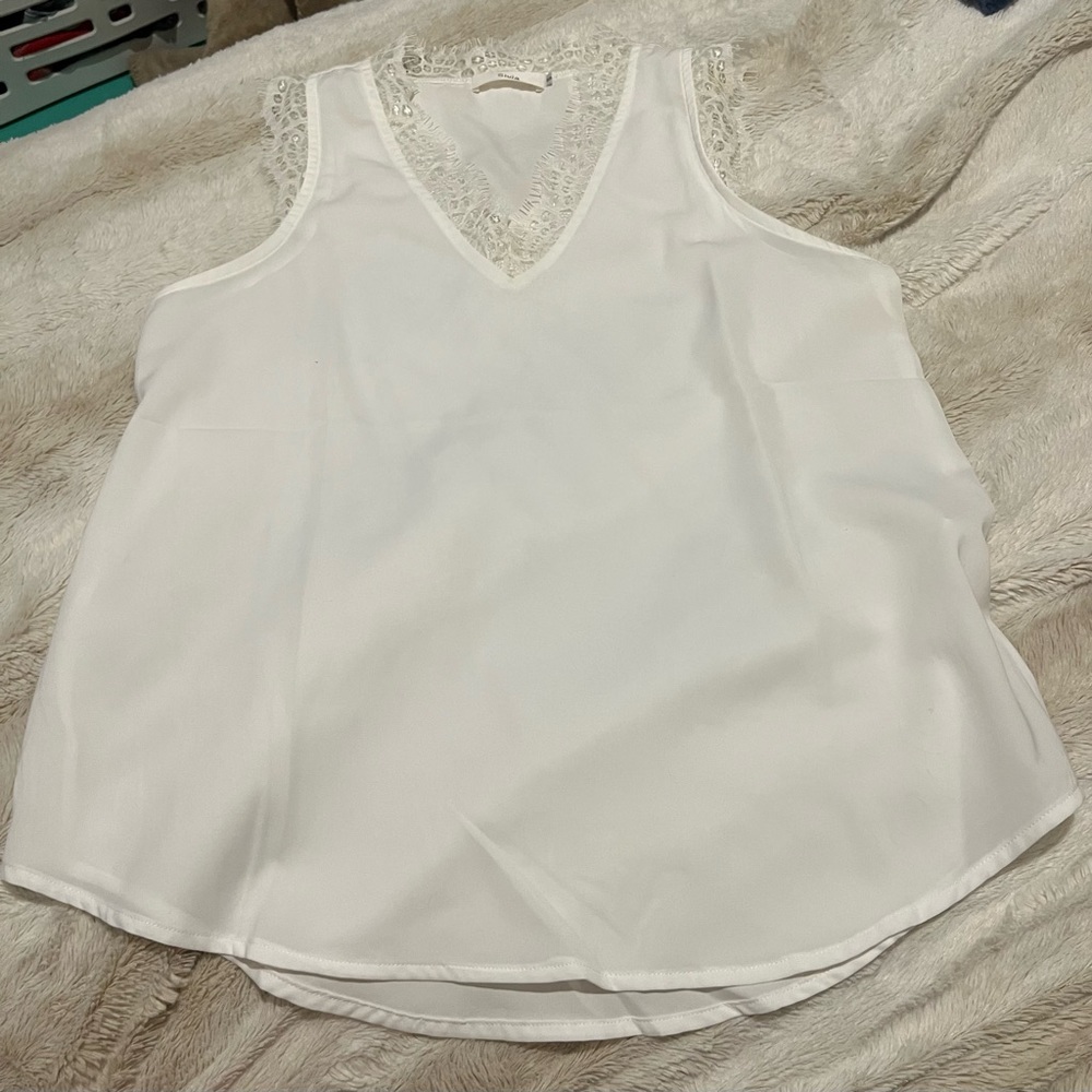 NEVER WORN white lace trim sleeveless blouse